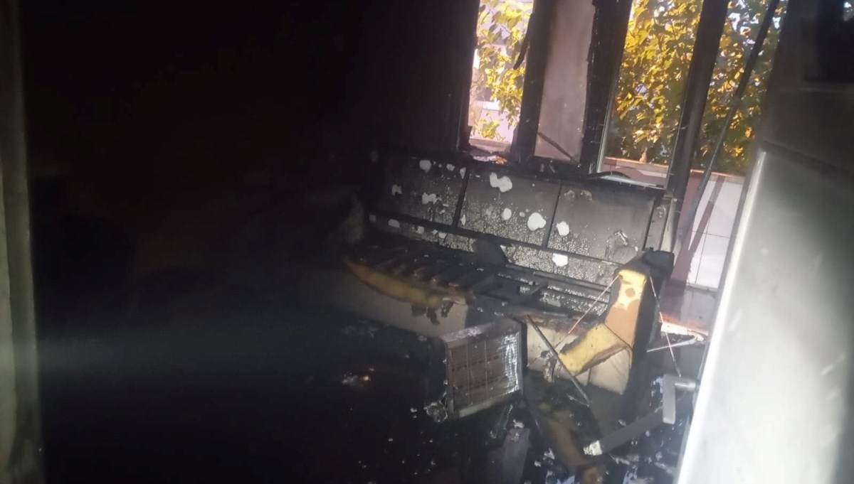 Susurluk’ta ev yangını: Yaşlı adam hastanede