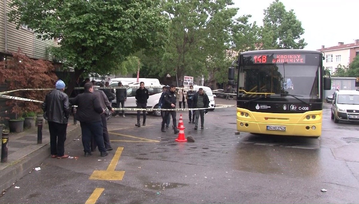 İstanbul'da İETT şoförüne silahlı saldırı: Başka otobüsle takip edip 6 el ateş açtı İstanbul'da İETT şoförüne silahlı saldırı: Başka otobüsle takip edip 6 el ateş açtı