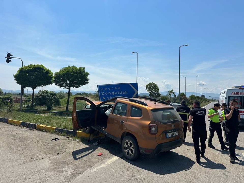 Zonguldak'ta otomobiller çarpıştı: 1 ölü, 1 yaralı - 1
