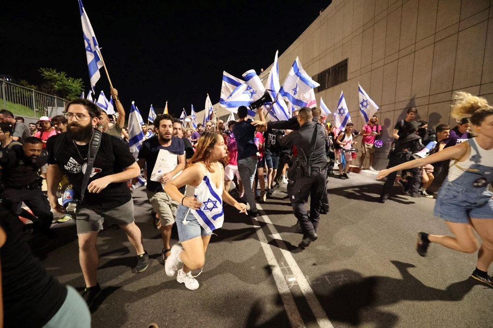 Netanyahu hükümeti karşıtı protestolara İsrail polisinden müdahale - 14