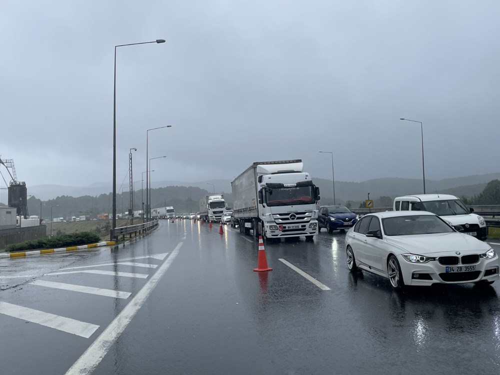 Bolu'da su baskını Düzce'de heyelan | TEM İstanbul yönü kapandı - 3