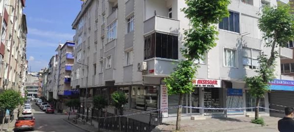 İstanbul Güngören'de çatlaklar oluşan 4 katlı bina boşaltıldı - 2