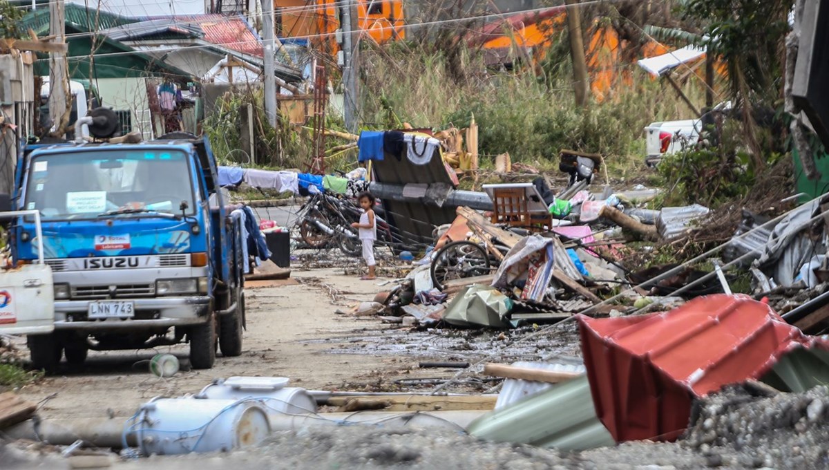 Rai Tayfunu'nun vurduğu Filipinler'de ölü sayısı 375'e yükseldi