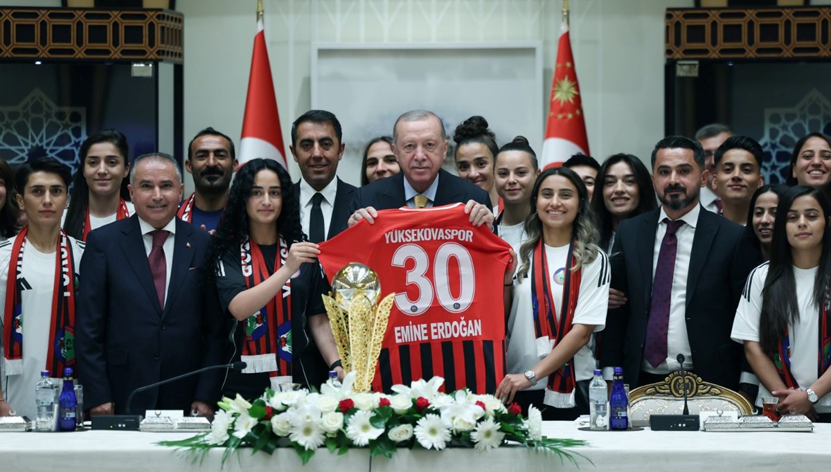 Erdoğan, Yüksekovaspor'u  kabul etti