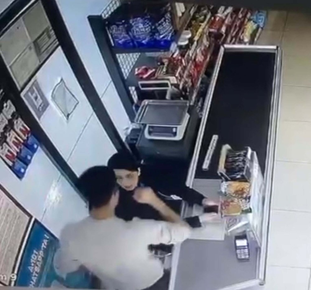 Bodrum'da zincir markette olay! Kasanın önünde saldırdı - 3