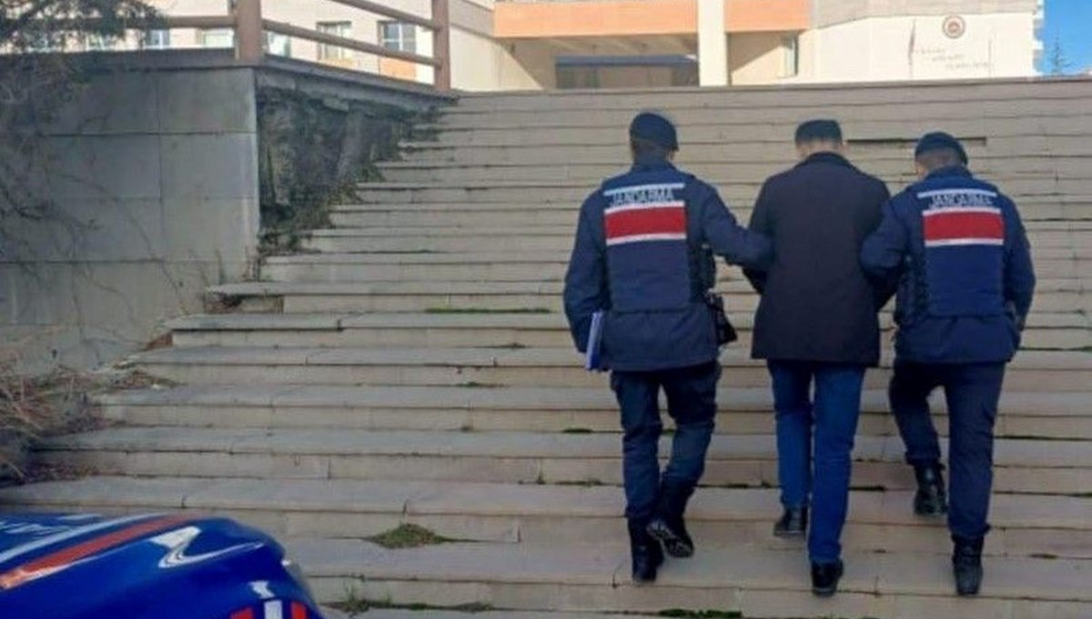 Ankara’da göçmen kaçakçısı suçüstü yakalandı Ankara’da göçmen kaçakçısı suçüstü yakalandı