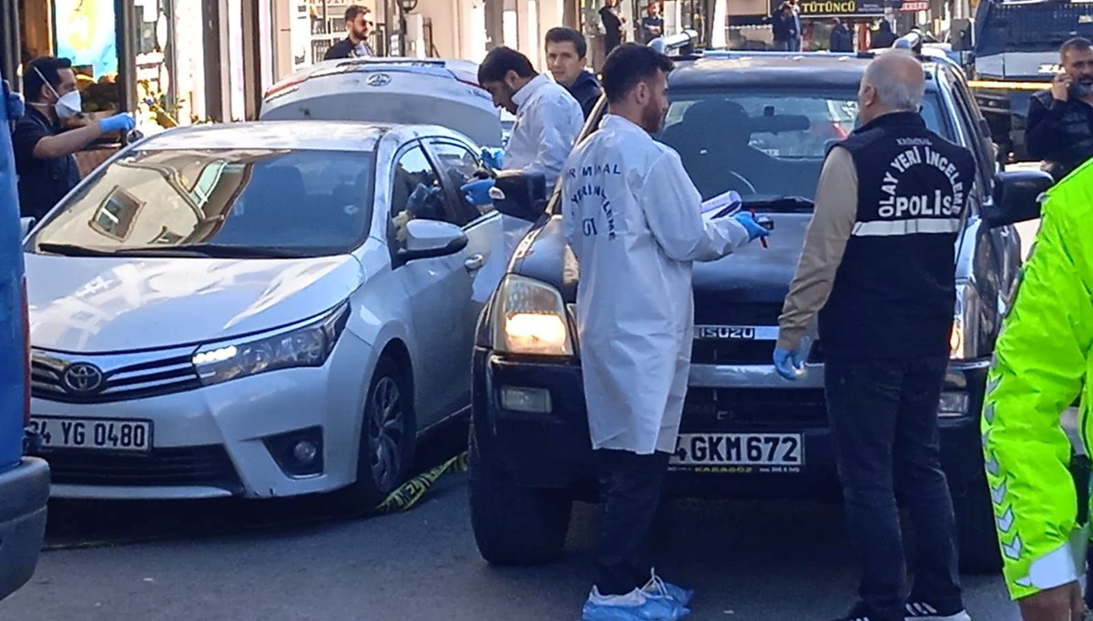 İstanbul'da polise çekiçli saldırı: Yaralılar var İstanbul'da polise çekiçli saldırı: Yaralılar var