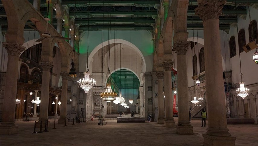 Emevi Camisi'nde bakım ve onarım çalışması yapılıyor