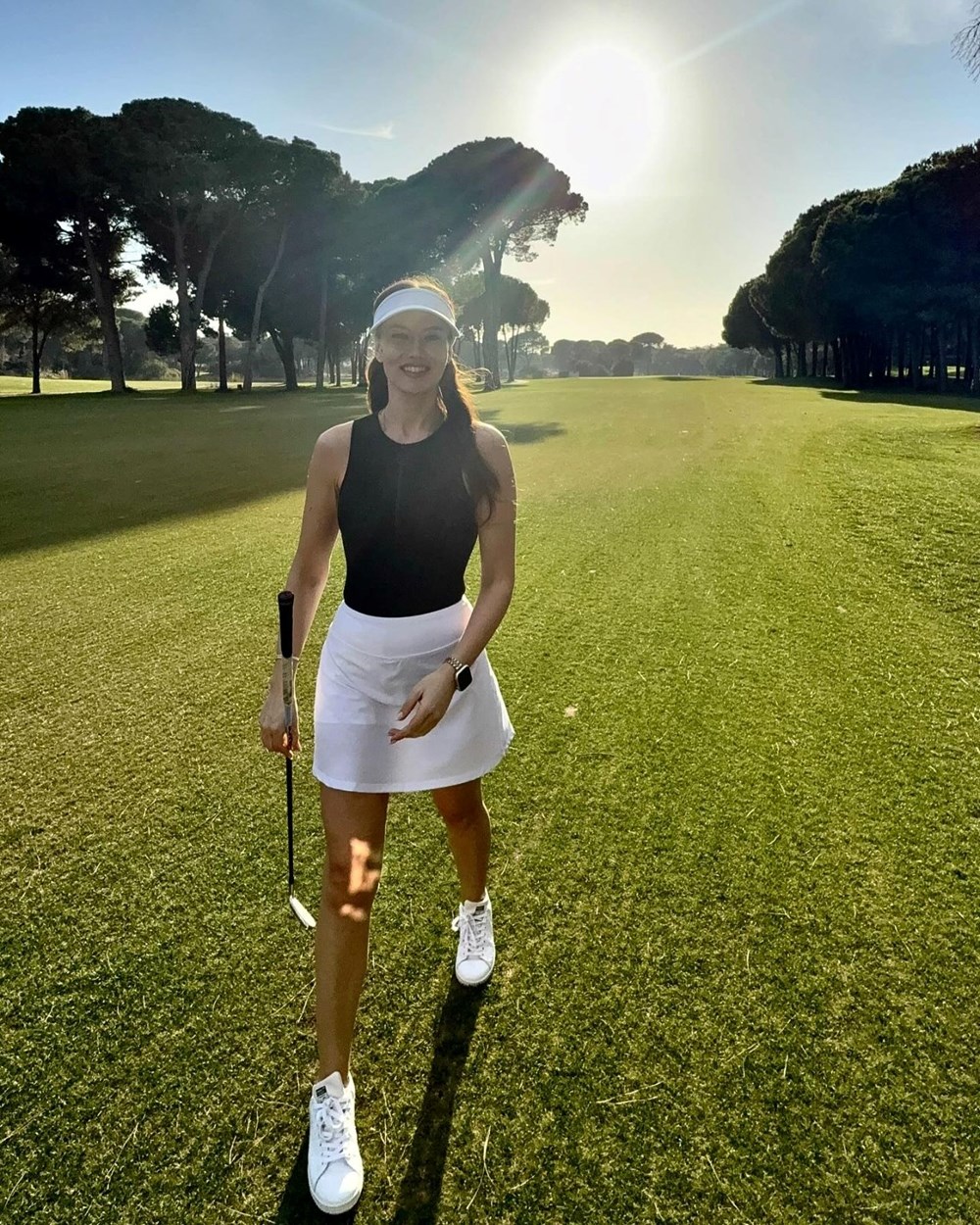 Fahriye Evcen'in Golf Sahasındaki Şıklığı 74 b3SoPQUrh0 51Y2K2zh8rQ