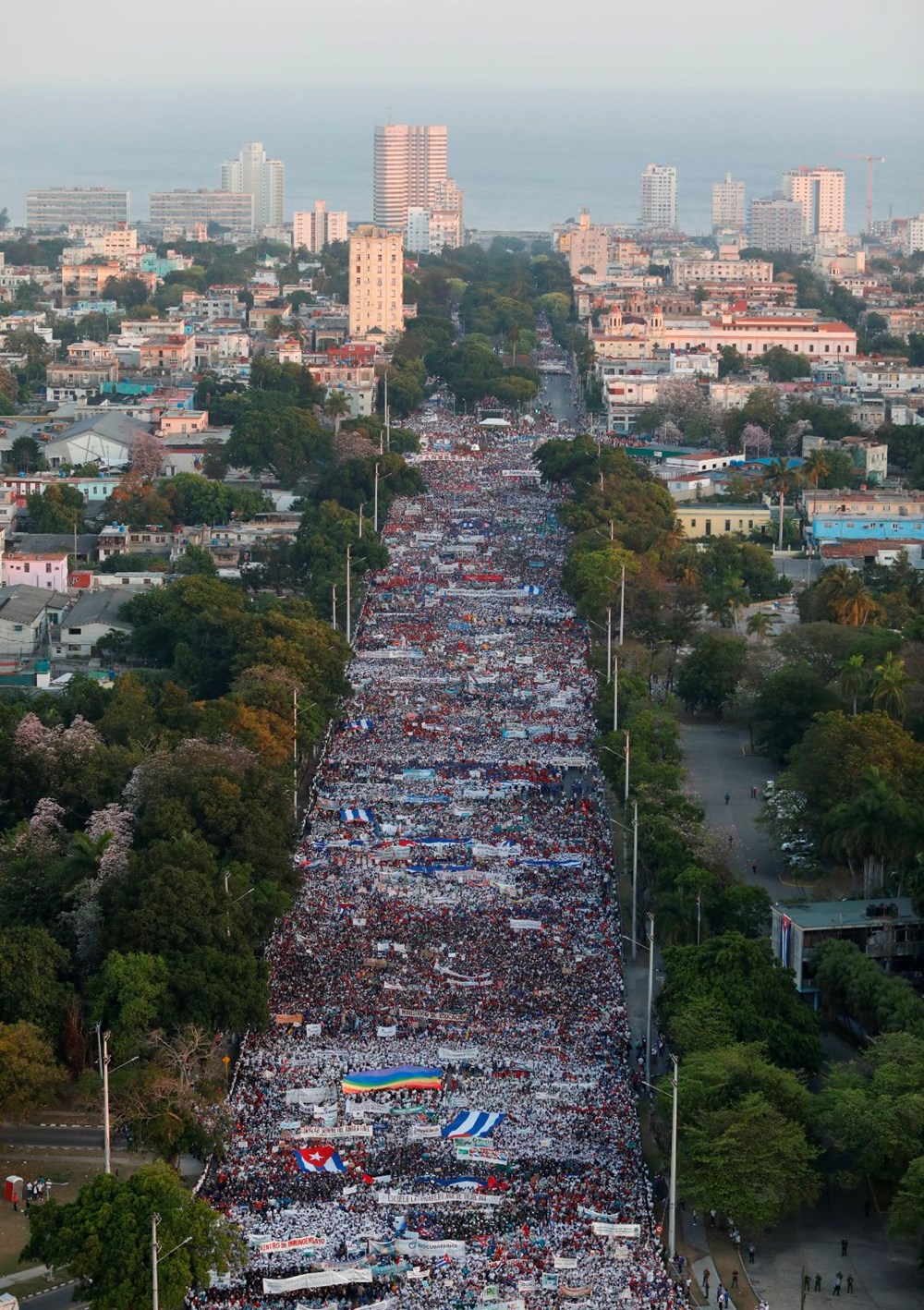 Sosyalist Küba 1 Mayıs İşçi Bayramı gösterilerini iptal etti: Devasa akaryakıt krizi ülkeyi felç etti - 12