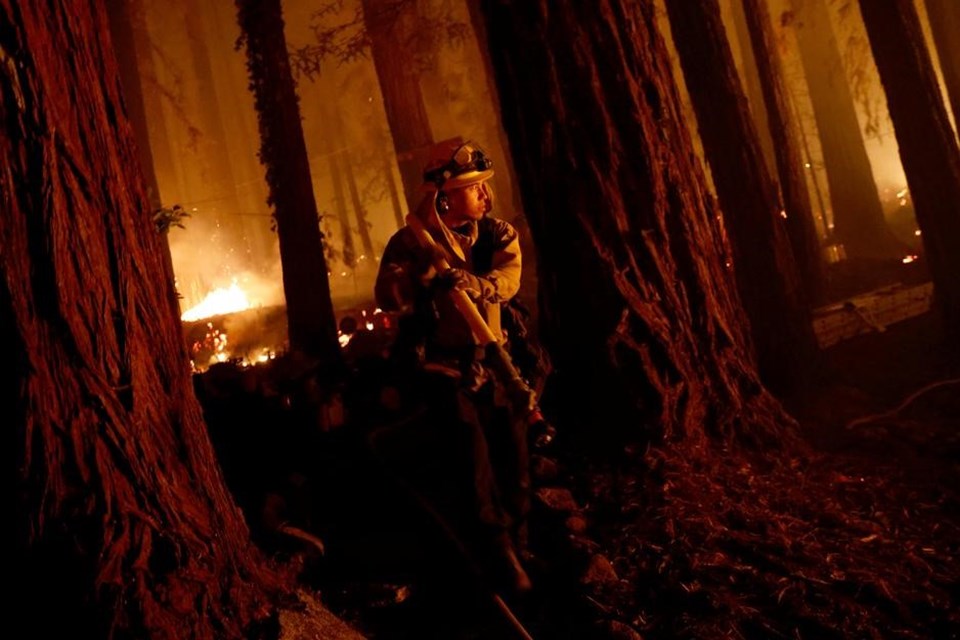 California, tarihinin en büyük yangınlarından biriyle karşı karşıya - 1