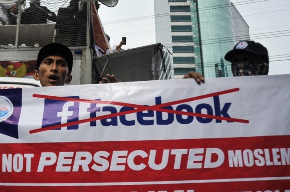 Arakanlı Müslümanlara yönelik katliamın ardından Facebook protesto edilmişti (Fotoğraf: Endonezya, 2018, AA)