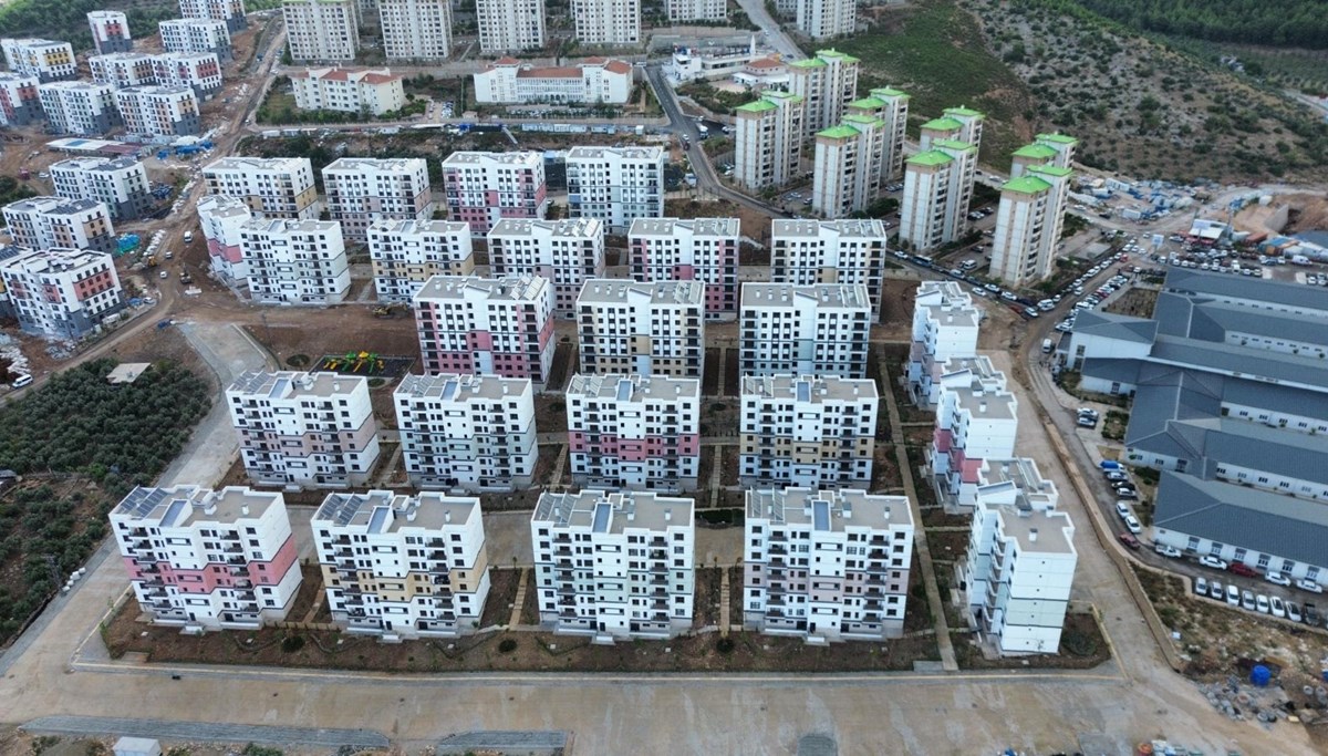 İskenderun'da 374 konutun anahtarı depremzedelere teslim edildi İskenderun'da 374 konutun anahtarı depremzedelere teslim edildi