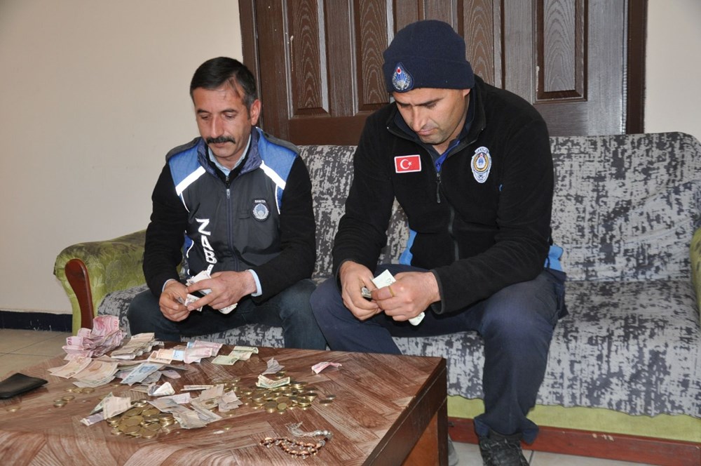 Her gün farklı bir engelli rolüyle dileniyordu, bir anda yürümeye başladı: 19 suç kaydı çıktı - 3