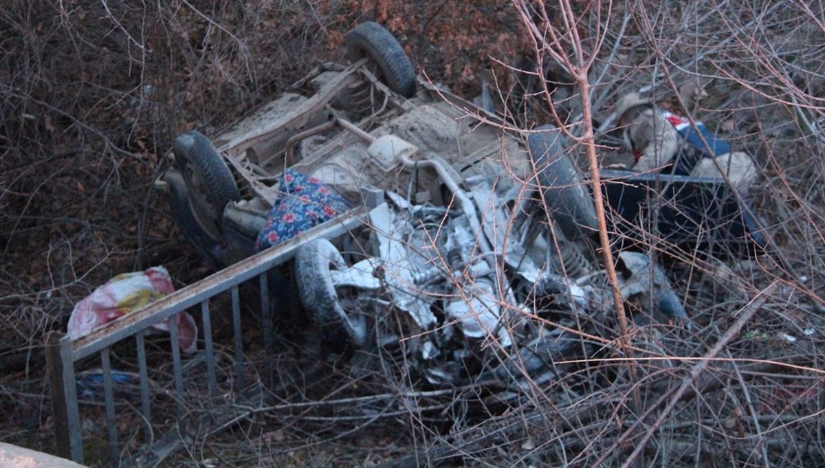Amasya'da köprüden düşen otomobildeki 2 kişi öldü, 2 kişi yaralandı