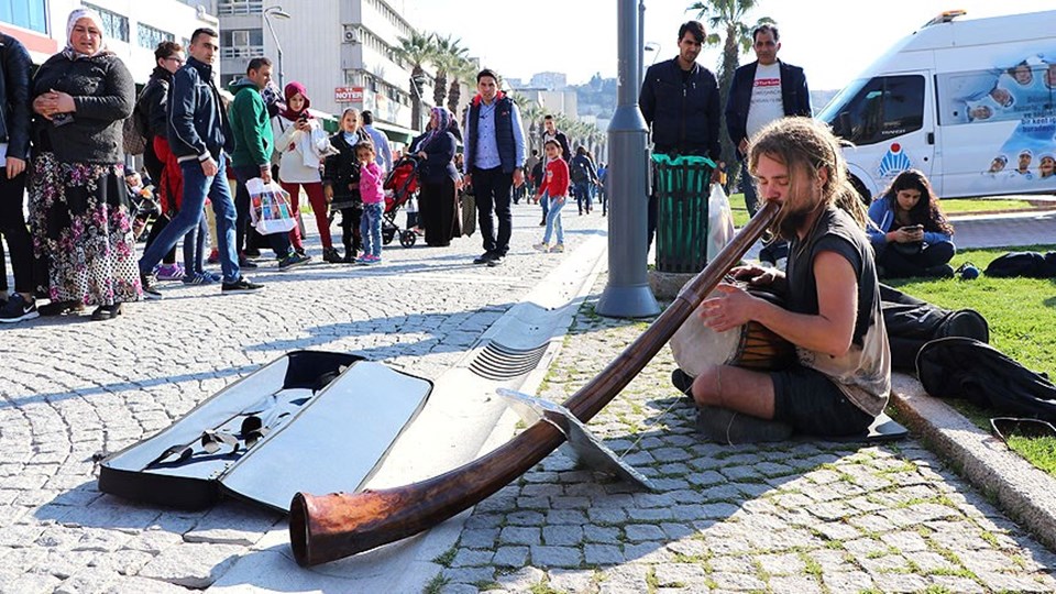 Ukraynalı gezgin Denys Tonchevskyi sokak müziğinden kazandığı parayla dünyayı dolaşıyor - 1