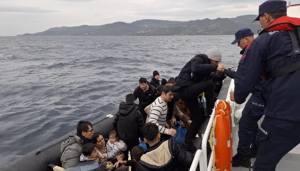 Ayvalık'ta 20'si çocuk 41 kaçak göçmen yakalandı