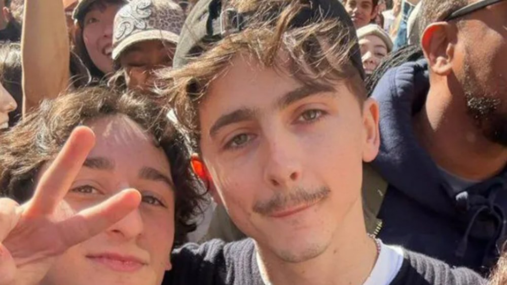 Hamı ona bənzəmək üçün növbəyə düzülüb: Timothee Chalamet-ə böyük maraq - 5