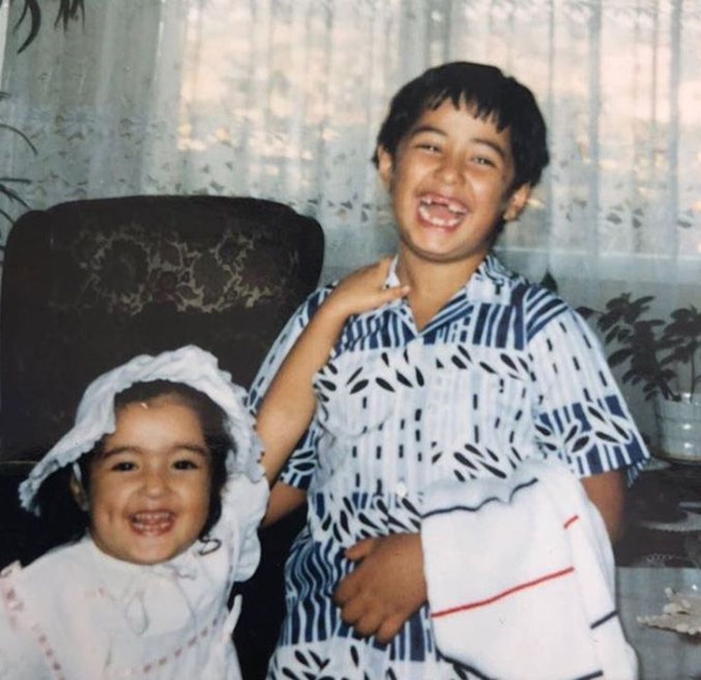 Cenk Eren'den Ajda Pekkan paylaşımı: Ben yaşlandım o hala genç (Ünlülerin çocukluk ve gençlik halleri) - 500