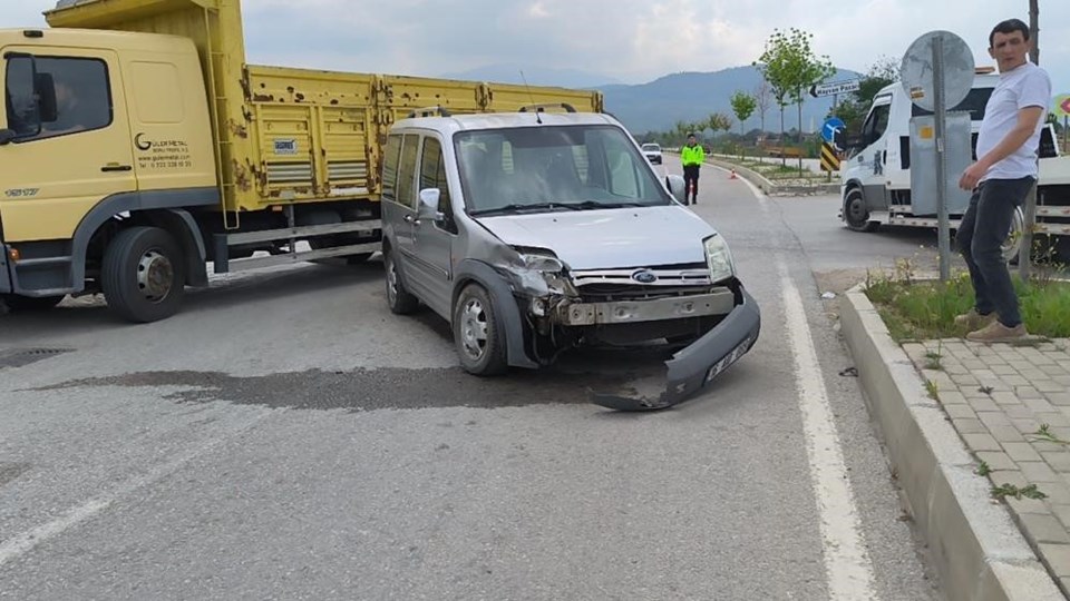 Bursa’da çevre yolunda kaza: 1’i çocuk 5 yaralı - 1