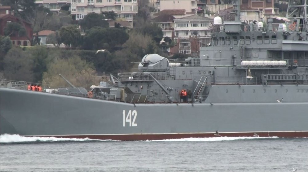 Rus savaş gemisi İstanbul Boğazı’ndan geçti - 2