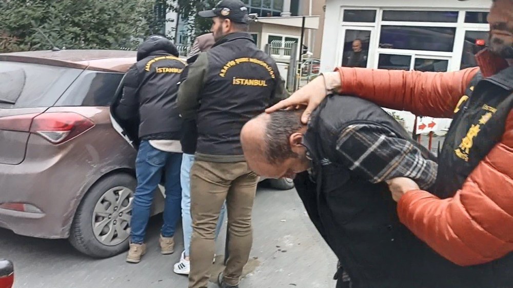Galatasaraylı Kerem
Aktürkoğlu’nun önünü kesenler suç makinesi çıktı: 4 kişi gözaltında - 6