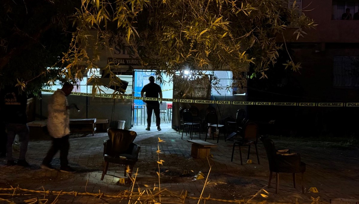 Başakşehir'de hemşehri derneğine silahlı saldırı: 5 yaralı Başakşehir'de hemşehri derneğine silahlı saldırı: 5 yaralı