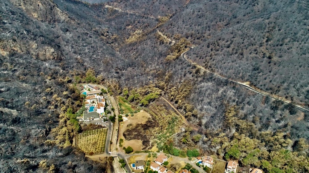 Marmaris'te yanan alanlar havadan görüntülendi - 12