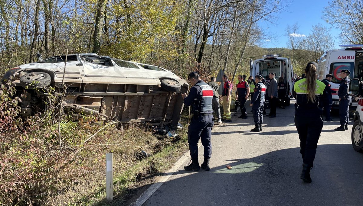 Bartın'da yolcu minibüsü devrildi: 1 ölü, 10 yaralı