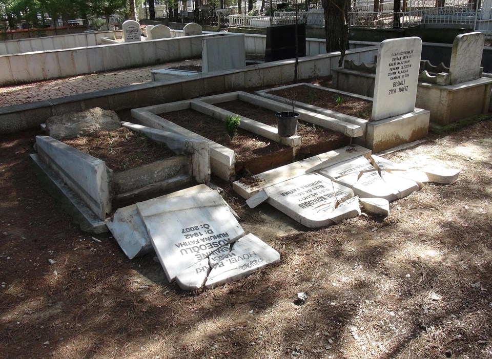 Uşak'ta 45 günde 40 mezar taşı kırıldı - 1