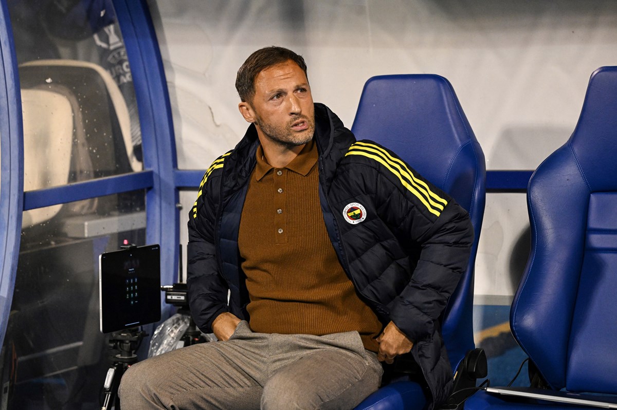 Fenerbahçe Teknik Direktörü Domenico Tedesco, Dinamo Zagreb maçında kulübede yerini aldı.