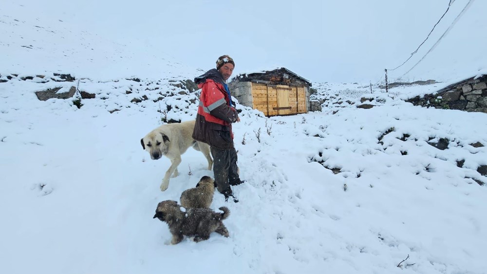 Yağmur kar yağışına döndü, yeni güne bembeyaz başladılar - 3