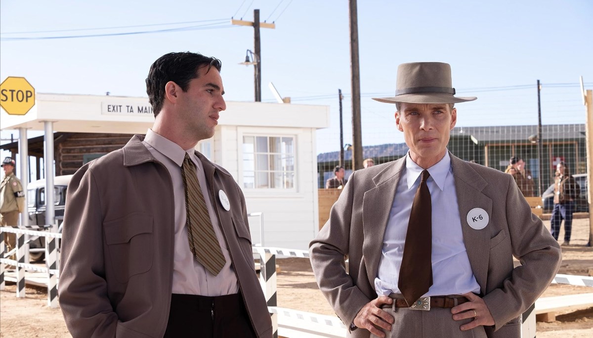 Oppenheimer'dan yeni rekor: Tüm zamanların en çok kazanan biyografi filmi oldu Oppenheimer'dan yeni rekor: Tüm zamanların en çok kazanan biyografi filmi oldu
