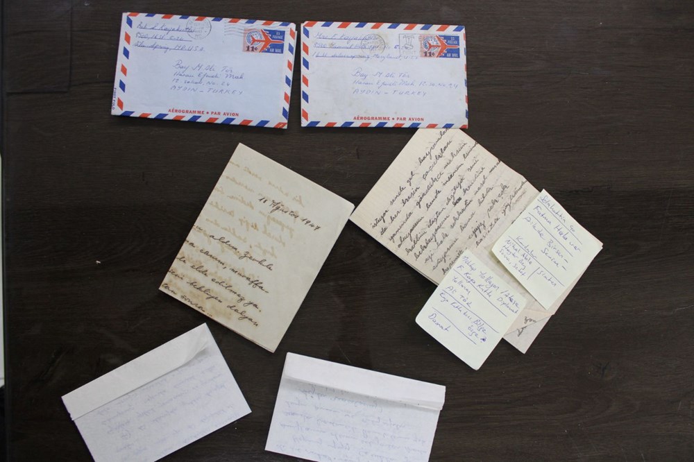 Antika pazarında bulduğu 60 yıllık mektupların sahibini arıyor - 1