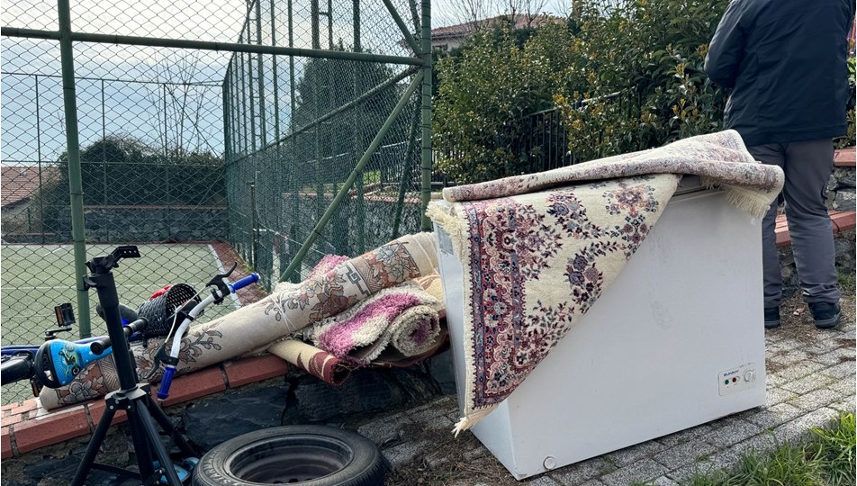 Sarıyer'de 3 katlı müstakil binanın deposunda yangın