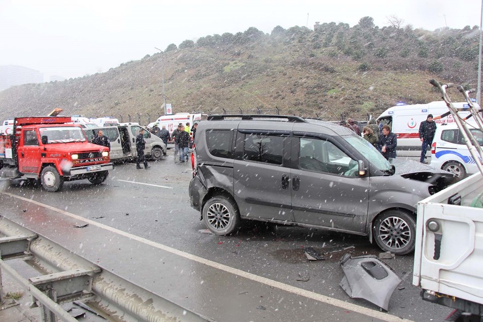 Bağcılar'da zincirleme trafik kazası: 10 yaralı - 2