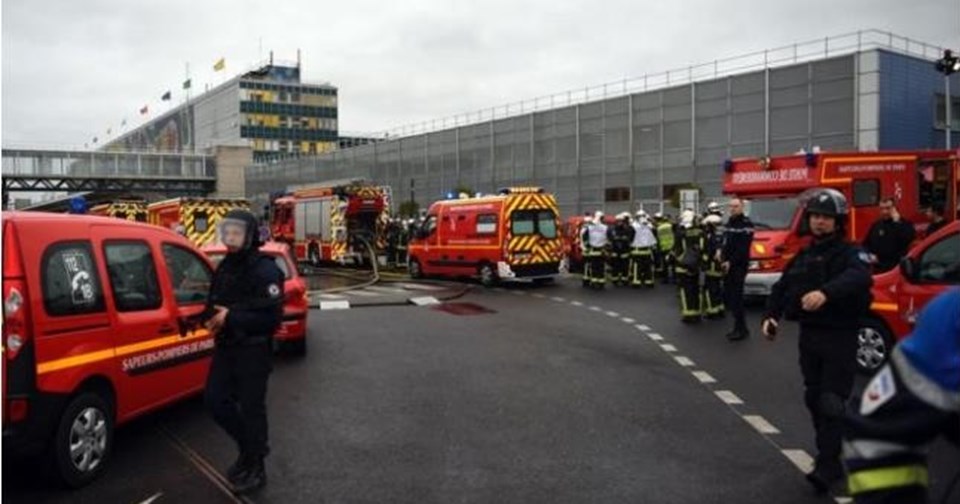 Paris'te çifte saldırı: Saldırgan vurularak öldürüldü - 3