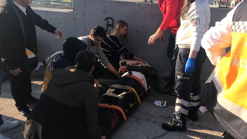 SON DAKİKA... Uludağ yolunda öğrencileri taşıyan otobüs devrildi: 2'si ağır 48 kişi yaralı - 1