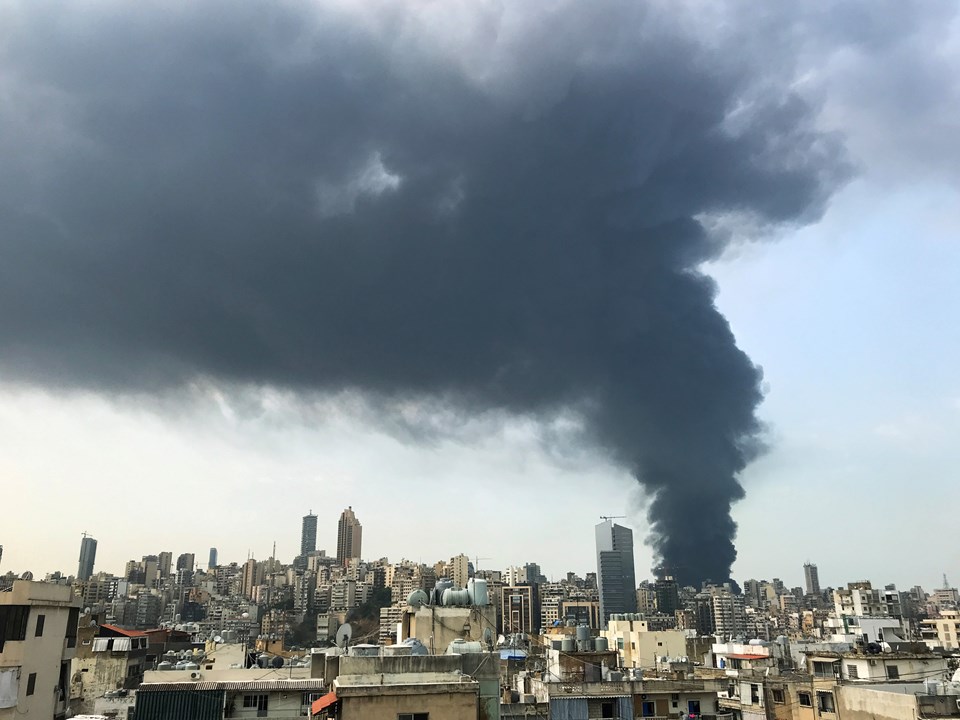 Beyrut Limanı'nda çıkan yangın kontrol altına alındı - 1
