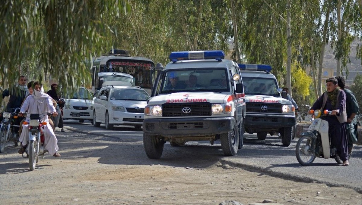 Afganistan'da camiye bombalı saldırı Afganistan'da camiye bombalı saldırı