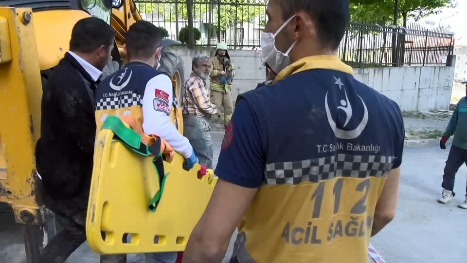 İstanbul'da kanalizasyon çalışmasında göçük: 1 işçi toprak altında kaldı - 1