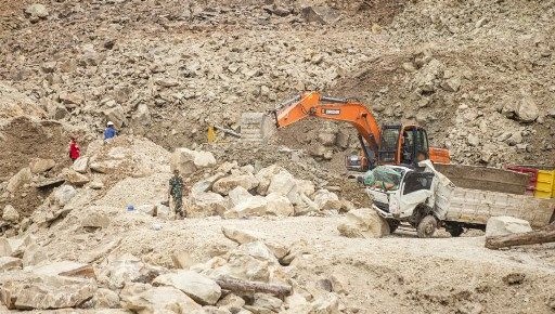 Taş ocağında kaya çöktü: 10 ölü