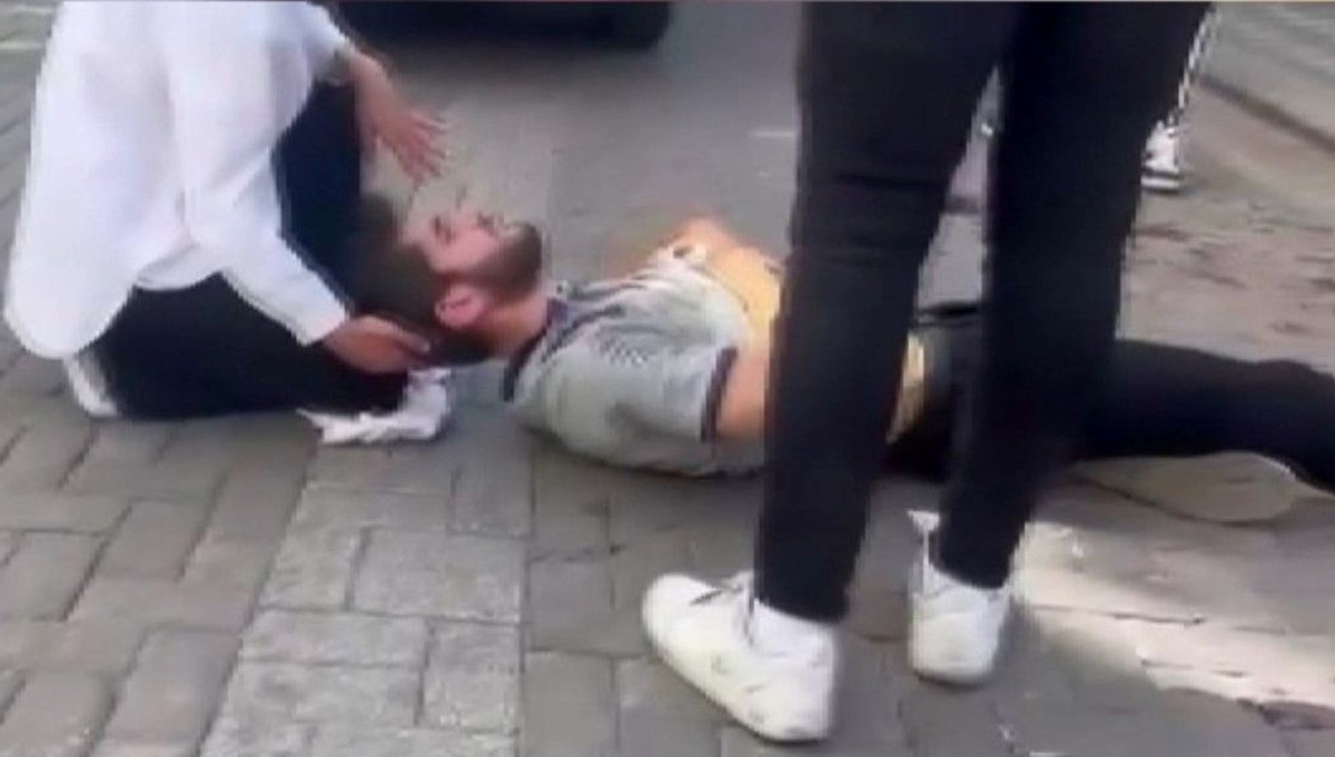 Zeytinburnu’nda bıçaklı kavga: 3 yaralı Zeytinburnu’nda bıçaklı kavga: 3 yaralı