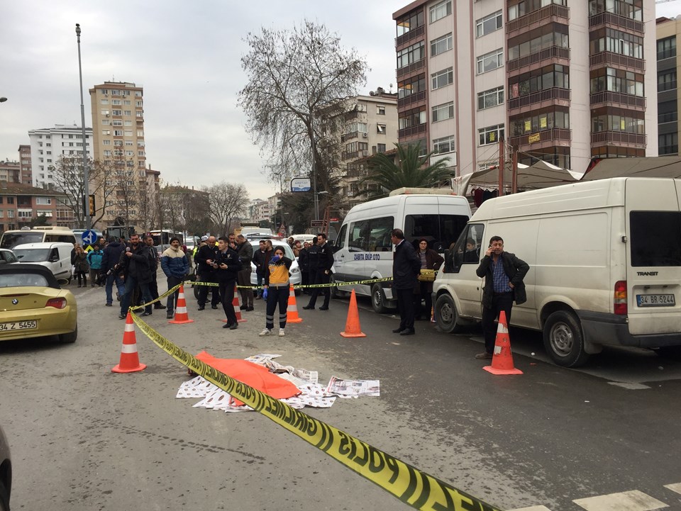 Kadıköy’de hafriyat kamyonu pazardan çıkan kadını ezdi - 1