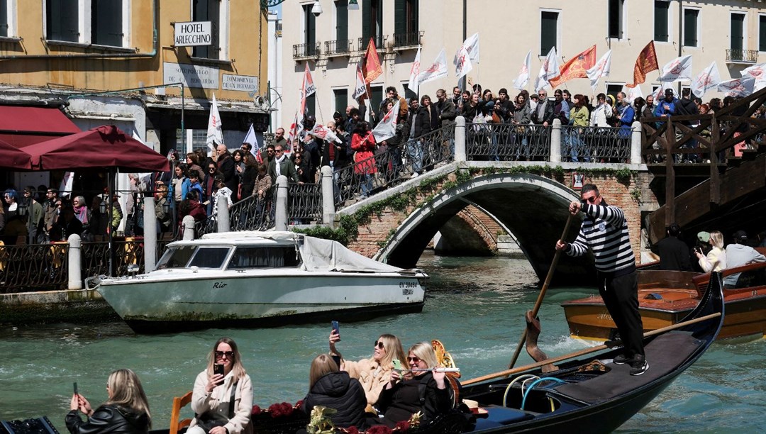 Venedik'te 5 euro protestosu: "Aşırı turizmi durdurmayacak"