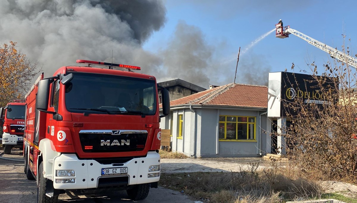 Kayseri’de mobilya fabrikasında yangın Kayseri’de mobilya fabrikasında yangın