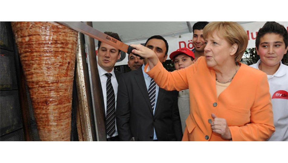 Angela Merkel, döner kesti