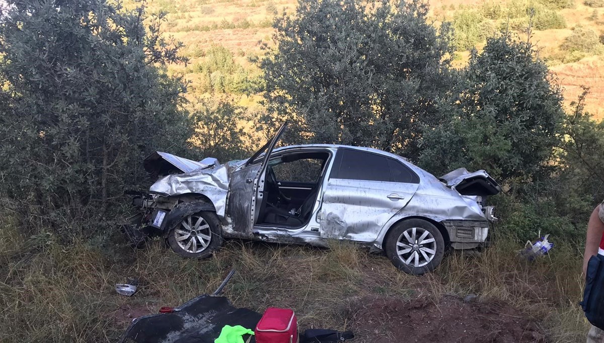 Otomobil uçuruma yuvarlandı: 1 yaralı Otomobil uçuruma yuvarlandı: 1 yaralı