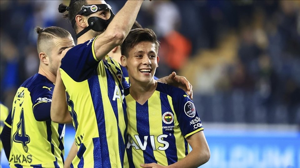 Fenerbahçe'de 10 numaralı formanın sahibi Arda Güler oldu - 1