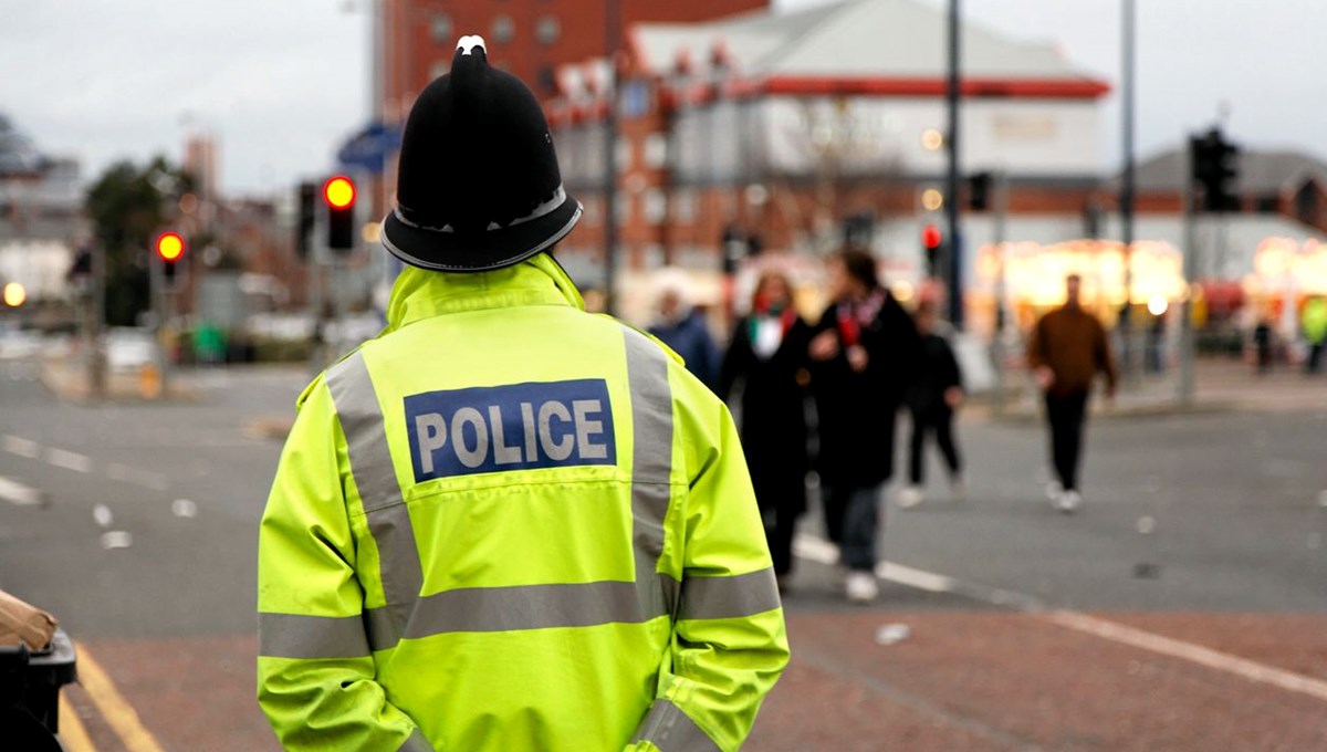 İngiltere'de üç kişi sokakta ölü bulundu, bir kişi gözaltında